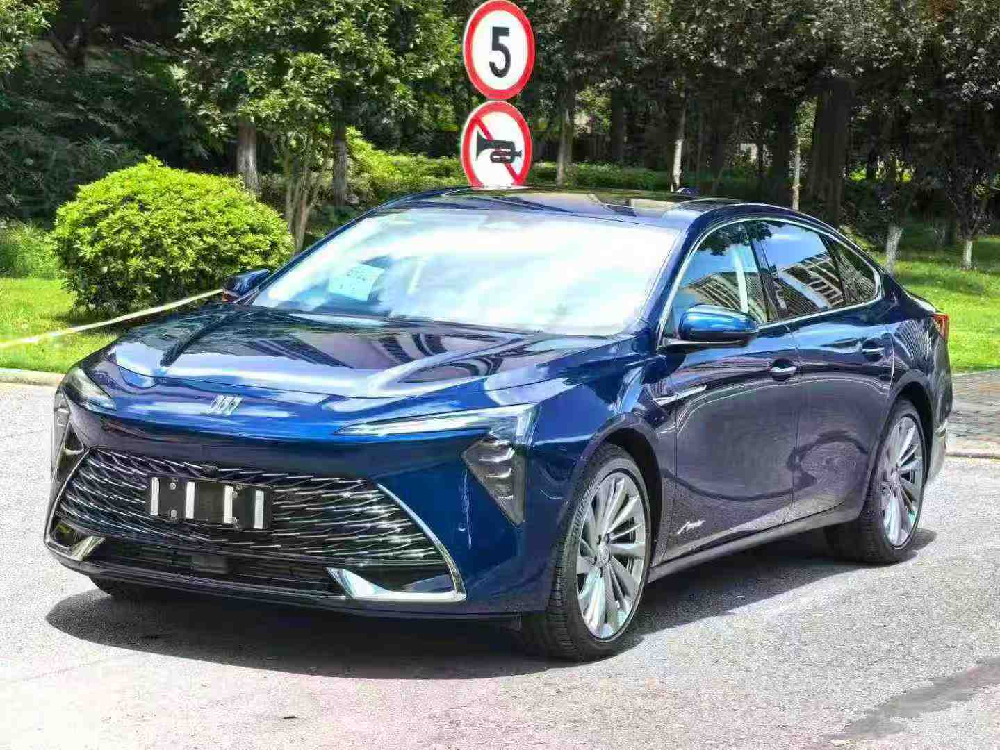 23款别克君越2.0T艾维亚版 25年7月上牌，几百公里，包牌包税